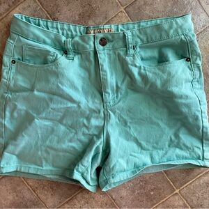 Hybrid & Company Green Jean Shorts Casual Denim Style